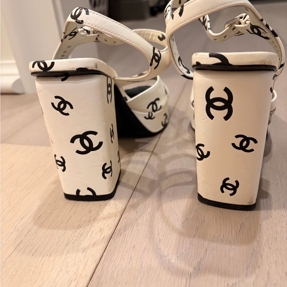 CHANEL CC Women's White and Black Platform Heels Rare 🔥 - Picture 11 of 13